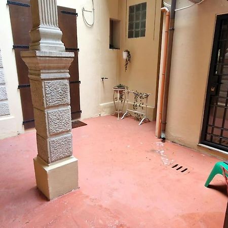 Central And Cozy Loft With Courtyard โบโลญญา ภายนอก รูปภาพ
