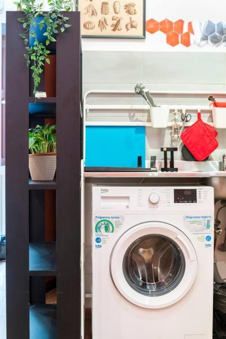 Central And Cozy Loft With Courtyard โบโลญญา ภายนอก รูปภาพ