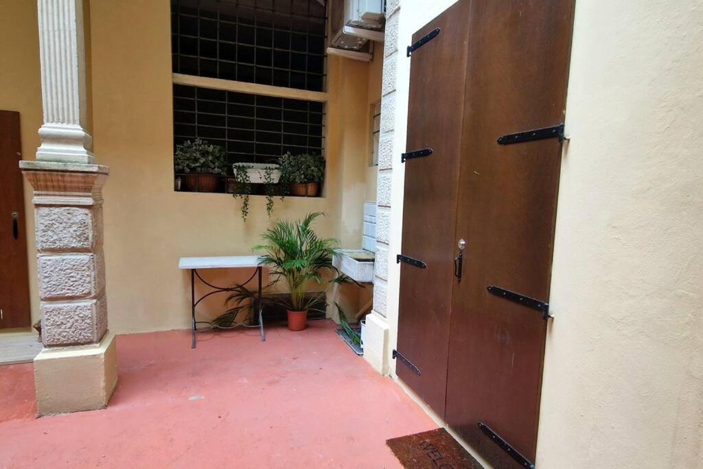Central And Cozy Loft With Courtyard โบโลญญา ภายนอก รูปภาพ