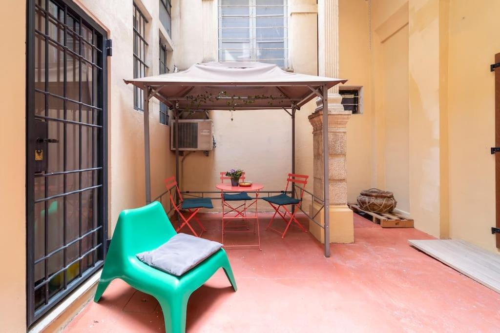 Central And Cozy Loft With Courtyard โบโลญญา ภายนอก รูปภาพ