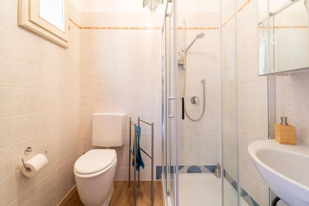 Central And Cozy Loft With Courtyard โบโลญญา ภายนอก รูปภาพ