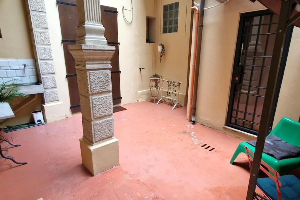 Central And Cozy Loft With Courtyard โบโลญญา ภายนอก รูปภาพ